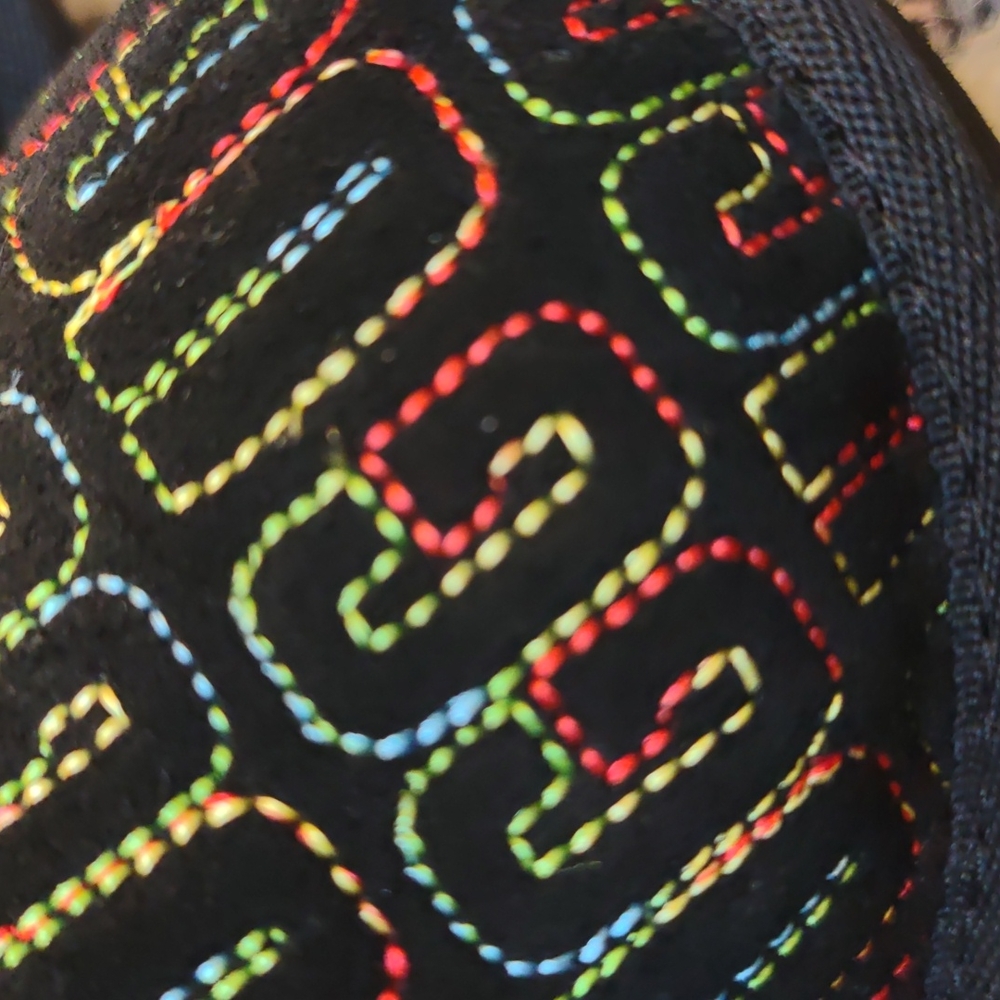 UGG Classic II Graphic Stitch Suede Boot Size 9 kids - Picture 10 of 11